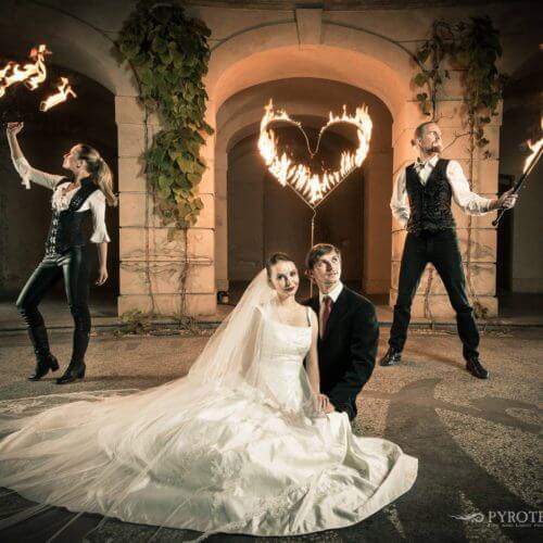 Fireshow_ohnivá_show_Pyroterra_romantic_fire