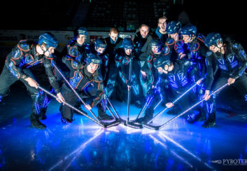 fireshow_lightshow_hockey_Pyroterra_fire_and_light_performance