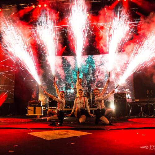 Fireshow_ohnivá_show_Pyroterra_swing_fire