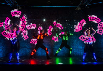 fireshow_lightshow_Pyroterra_fire_and_light_performance_světelné_ohnivé show