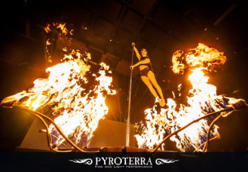 Pyroterra_POLE-DANCE_fireshow