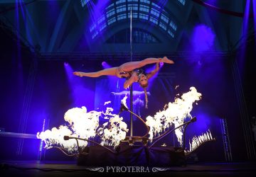 Pyroterra_POLE-DANCE_fire_unikatni_show